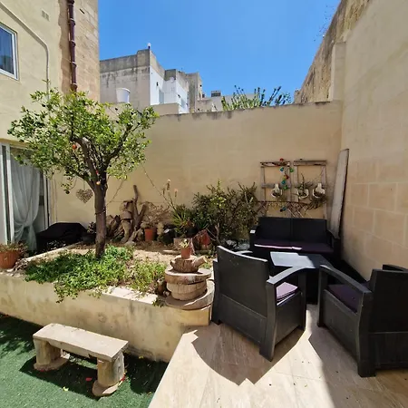 Dhara House Malta Bed & Breakfast *