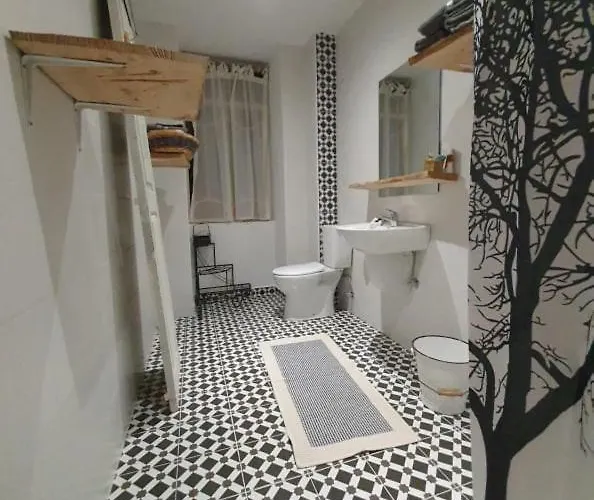 Dhara House Malta Bed & Breakfast *